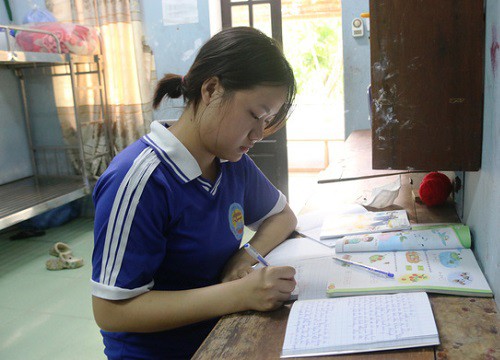 Nhật ký gửi mẹ của cô thủ khoa: 'Nếu đọc được, mẹ hãy gọi số này nhé'