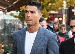 Ronaldo cực bảnh dẫn đầu tổ đội MU đi ăn hàng