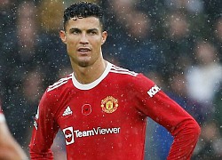 Ronaldo tỏ thái độ vì đồng đội không di chuyển