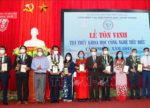 Thừa Thiên - Huế: Tôn vinh 12 trí thức khoa học công nghệ tiêu biểu năm 2021