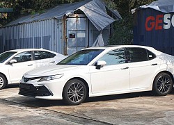 Toyota Camry hybrid vừa ra mắt tại Thái Lan bất ngờ xuất hiện tại Việt Nam