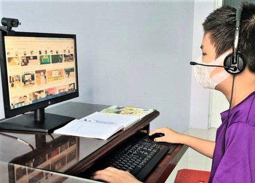 Học online: 'Rèn nề nếp cho con quan trọng hơn việc bắt ép'