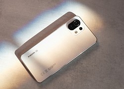 Mở hộp Xiaomi 11 Lite 5G NE x Swarovski: Thiết kế trẻ trung, mặt lưng bắt mắt, cấu hình giống bản thường, tặng kèm dây chuyền Swarovski