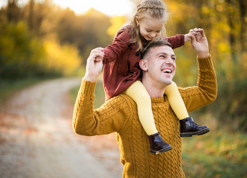 Nữ sinh làm mất điện thoại, đến khi khôi phục lại sim thì phát hiện dòng tin nhắn của bố đọc mà đau xé lòng