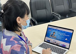 Thầy đang say sưa dạy online, nam sinh làm một hành động khiến thầy im bặt, không dám nói thêm câu nào vì quá sợ