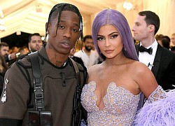 Thực hư vụ Travis Scott vô cảm mặc kệ 8 người và chết 300 người bị thương do giẫm đạp, bạn gái Kylie Jenner nói gì?