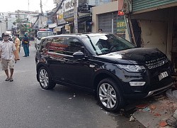 Xe Range Rover lao lên vỉa hè, tông người đàn ông đi bộ tử vong