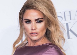 'Bom sex' Katie Price bị trục xuất khỏi máy bay