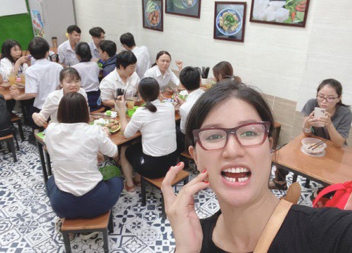Dở khóc dở cười hình ảnh bị rụng răng trên livestream của Trang Trần - Netizen - Việt Giải Trí