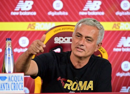 Hậu trường sân cỏ ngày 11/11: Mourinho bị đài phát thanh Italia tẩy chay