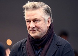 Sốc: Vụ Alec Baldwin bắn chết người không phải tai nạn duy nhất ở phim trường Rust, 1 nhân viên bị hoại tử đến mức cắt cụt tay!