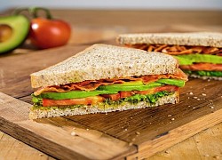 Bánh mì kẹp phô mai thịt nguội