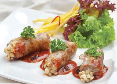 Bò cuộn nấm xốt tiêu