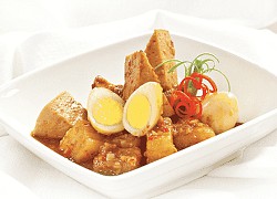 Chả lụa kho trứng cút