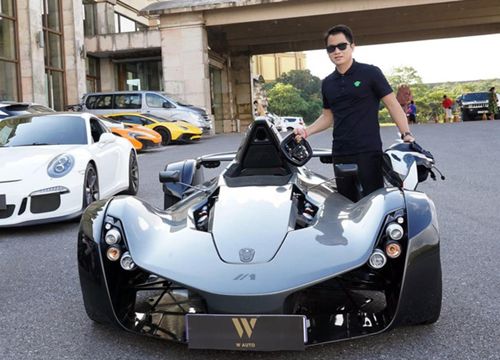 Không đi đón Koenigsegg Regera, doanh nhân Hoàng Kim Khánh xuất hiện tại nước bạn để thử xe không kính chắn gió giống McLaren Elva