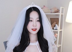 Diện đồ xuyên thấu khoe trọn &quot;siêu vòng 1&quot; trên sóng, nữ streamer khiến không ít khán giả &quot;fail NNN&quot;