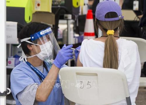 Giới chuyên gia Canada cảnh báo nguy cơ do nhiều người chưa tiêm vaccine