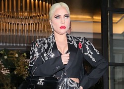 Lady Gaga diện trang phục đính pha lê sang trọng ra phố