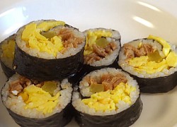 Làm kimbap bằng 3 nguyên liệu đơn giản