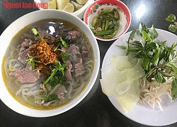 Về phố cổ, ăn... phở Hội An