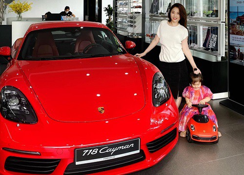 Vần vô-lăng Porsche 718 Cayman chưa đủ 'thỏa mãn', Hằng Túi lại bổ sung Discovery Sport vào bộ sưu tập ô tô bạc tỷ