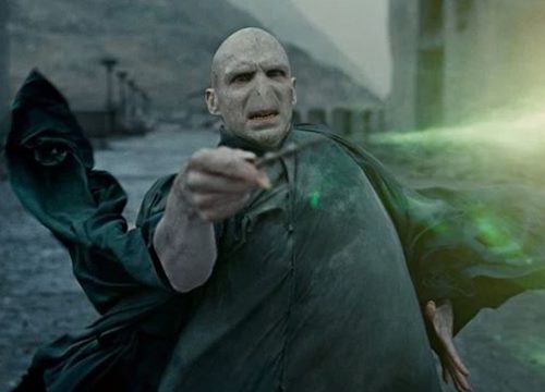 5 quyết định ngớ ngẩn nhất của Voldemort trong Harry Potter khiến hắn bị giết: Làm được điều số 4 là Harry "xanh cỏ" từ lâu rồi!