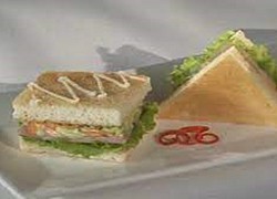 Bánh mì thịt nguội bắp cải