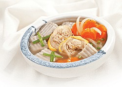 Canh gà nấu khoai môn