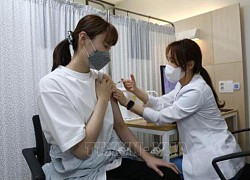 Hàn Quốc rút ngắn thời gian tiêm mũi tăng cường vaccine phòng COVID-19