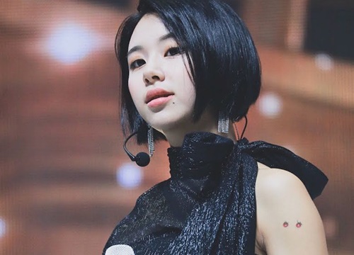 Netizen tìm ra lí do Chaeyoung (TWICE) hiếm khi mặc đồ hở lưng xuất hiện trước công chúng