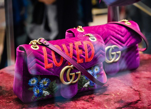 Nhân viên Gucci dụng chiêu "dùng ly miêu đánh tráo thái tử", chiếm đoạt gần 9.000 USD