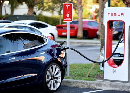 Tesla triển khai dịch vụ internet Starlink tại các trạm sạc Supercharger