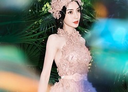 Thảm đỏ Cbiz 'lạ đời': Nàng tiên hoa Nhiệt Ba 'át vía' Angelababy nhờ vòng 1 khủng, một mỹ nam tuyên bố muốn 'cởi truồng' tắm biển