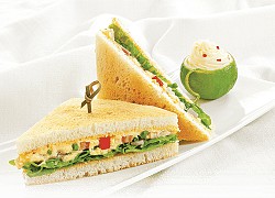 Bánh mì trứng thịt nguội