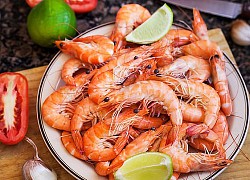 Bị nhà hàng buffet cấm cửa cả đời vì ăn một lúc 3kg tôm, gây tranh cãi lớn vì hình phạt quá nặng tay