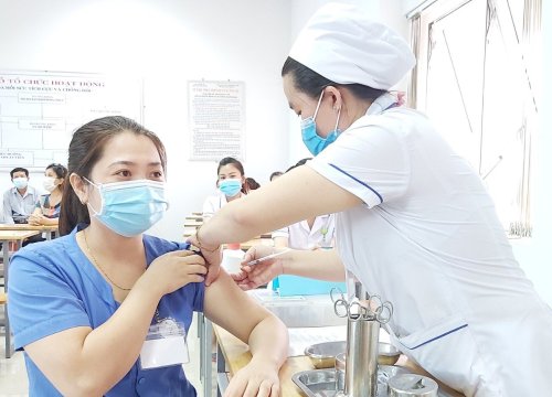 Chiều 20/11: Đã tiêm hơn 106,6 triệu liều vaccine phòng COVID-19; Bến Tre, Quảng Ngãi tiếp tục ghi nhận F0 trong cộng đồng