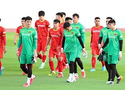 Chuẩn bị AFF Cup, tuyển Việt Nam tập trên mặt sân đẹp như Ngoại hạng Anh