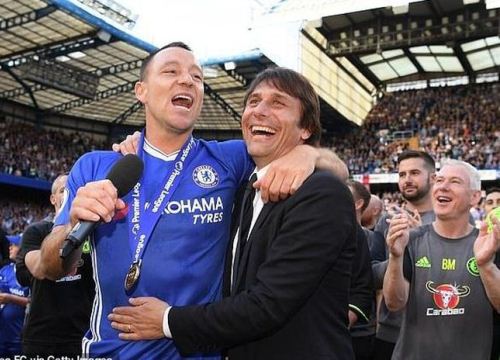 HLV Conte đi... còm dạo, John Terry chịu thua thầy cũ!