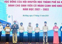 Đại học Đà Nẵng trao hơn 1,4 tỉ đồng học bổng tiếp sức tân sinh viên