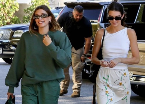 Kendall Jenner xinh đẹp đi ăn trưa cùng bạn thân Hailey Baldwin