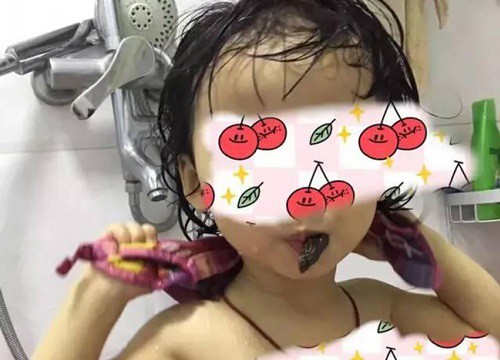 Khoe cảnh chồng khéo chăm con lên mạng, mẹ trẻ vội xoá ngay vì lộ khoảnh khắc nhạy cảm