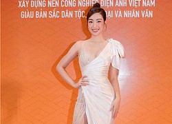 Tiểu Vy 'kín cổng cao tường', Đỗ Mỹ Linh khoe vai trần nuột nà trên thảm đỏ