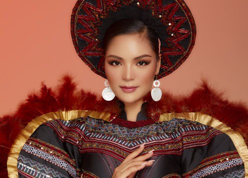 Trước giờ G chung kết Miss Earth 2021: Vân Anh khoe vẻ đẹp sắc sảo với Trang phục dân tộc cầu kỳ