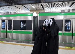 2 sắc thái của giới trẻ checkin tàu trên cao Cát Linh - Hà Đông: bên "nghệ" như họa báo, bên cosplay cười ẻ