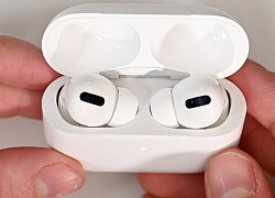 Bệnh nhân nuốt nhầm AirPods vào bụng thay vì thuốc giảm đau