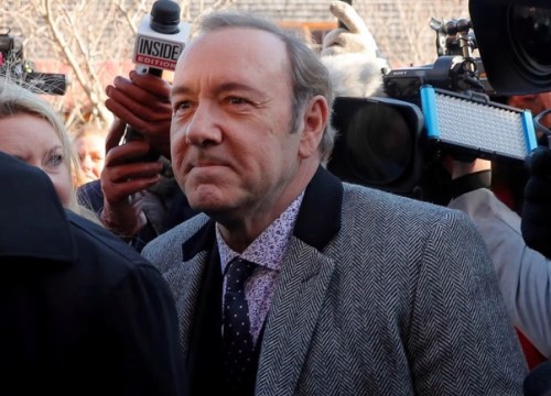 Kevin Spacey bị yêu cầu bồi thường 31 triệu USD