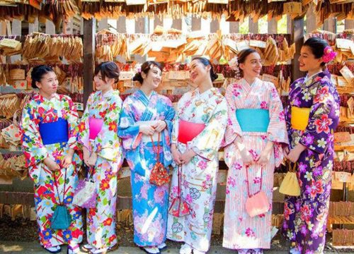 Mặc kimono, vì sao phụ nữ Nhật Bản thắt chiếc 'gối' sau lưng?