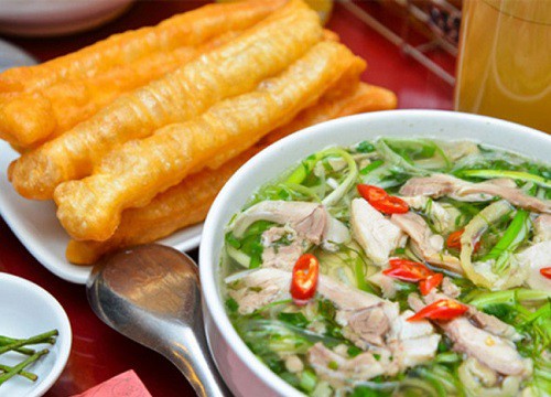 Người Hà Nội ngỡ ngàng khi biết người Sài Gòn lấy bánh mì chấm Phở: "Không có quẩy, mất một nửa cái ngon"?