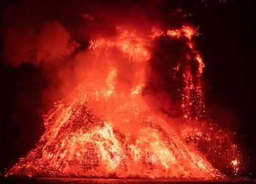 Tây Ban Nha: Hàng nghìn người trên đảo La Palma phải ở trong nhà do nguy cơ khí độc từ dung nham