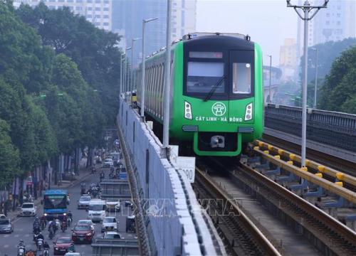 Trên 25.300 lượt khách đi tàu Cát Linh - Hà Đông trong ngày đầu bán vé